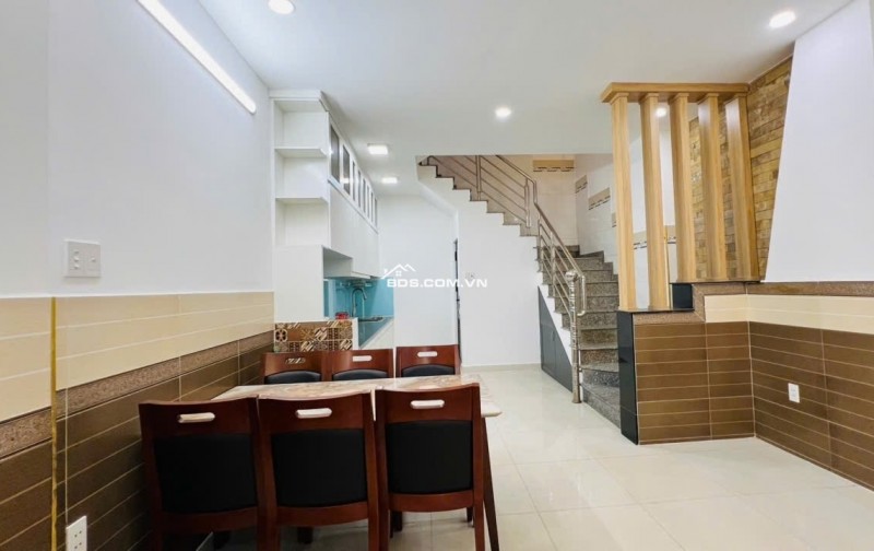 Siêu Phẩm HXH Ngay Khu Bàu Cát Tân Bình, 4.2x10m, 5 Tầng, 4PN, Sổ Hoàn Công đủ. Chỉ 6.5 tỷ TL chính Chủ .